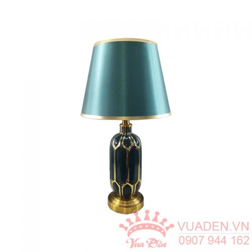 Đèn bàn hiện đại màu xanh lá có thân thiết kế lạ mắt